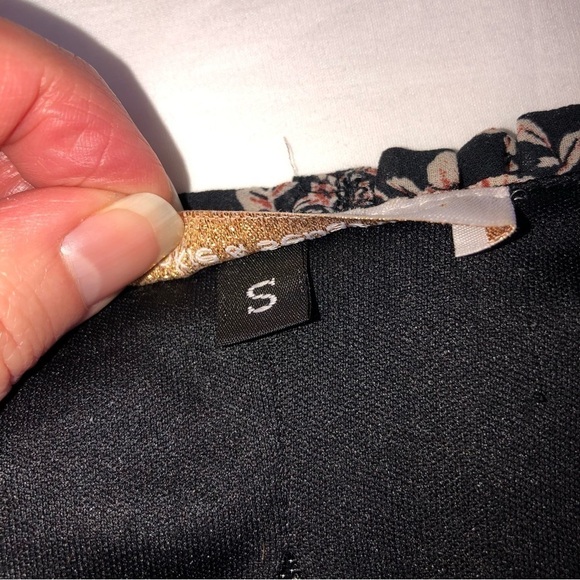 Pookie & Sebastian Black Floral Cropped Top Long Sleeve Zip Back Size Small - Picture 5 of 10